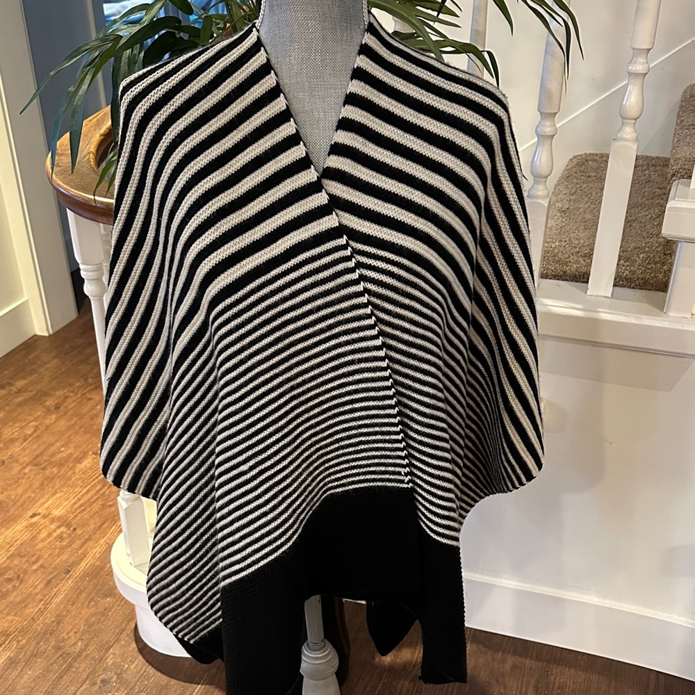 Nwt.  Modems New York shawl